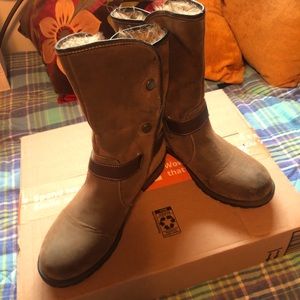 Crown Vintage Fur lined brown suede boots with 4 snaps and a strap and buckle.